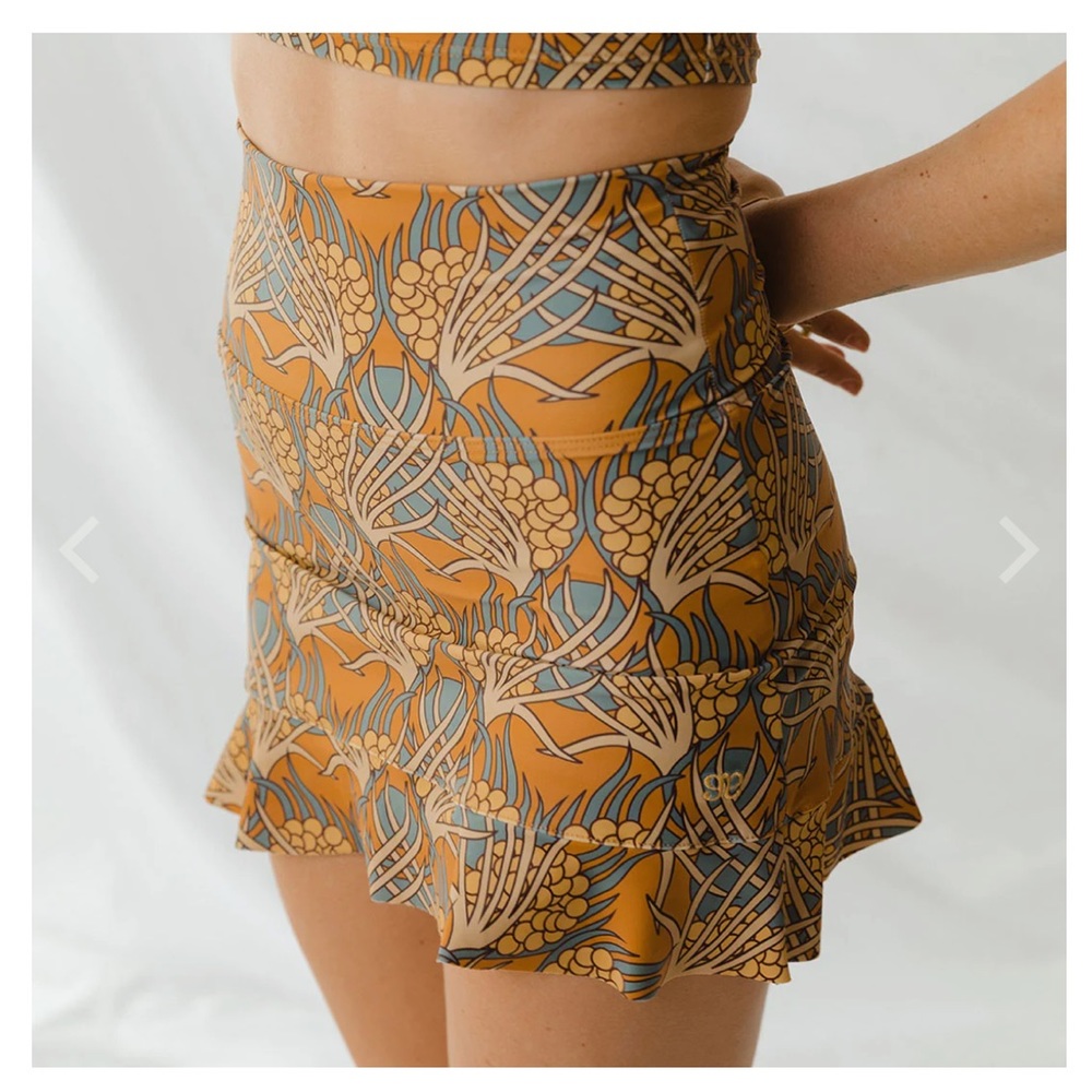 Albion Fit Golden Hour Swim Skirt, Large.